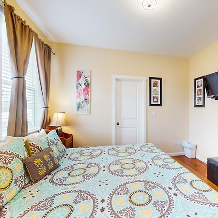 The Yellow Rose House Lincoln City Bagian luar foto